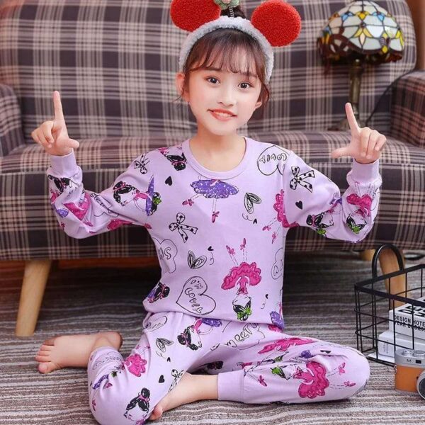 Kids' nightgown with a purple, lovingly Barbie print